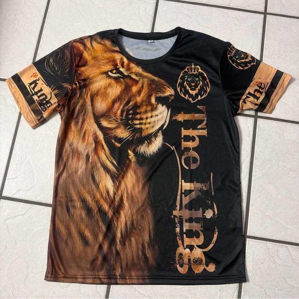 Lion King Men's T-shirt Light and Airy Graphic Tee, Black And Brown, Medium